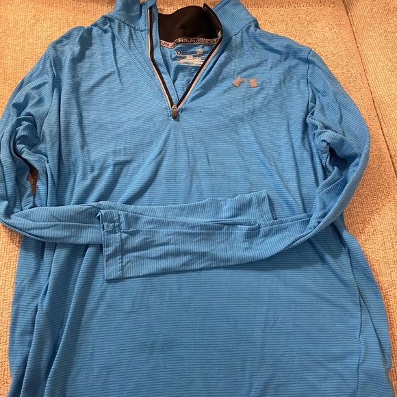 Under Armour Other - Men’s under armor large heat gear blue zip stripped pullover
